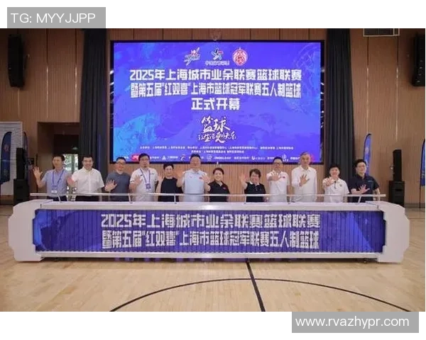 上海篮球队在城市联赛中以66分稳居积分榜首位展现强劲实力