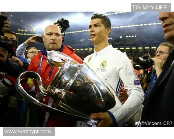 足球明星李白的传奇故事与他在绿茵场上的辉煌成就揭秘